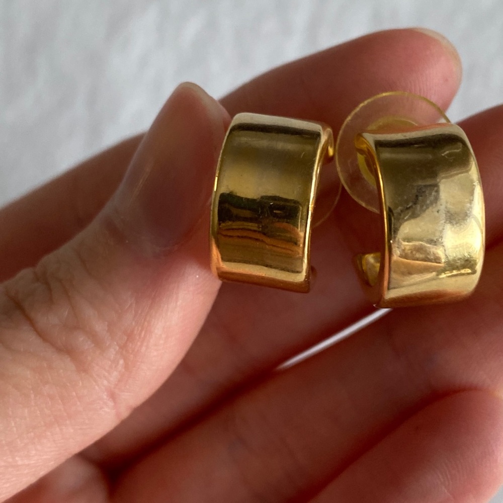 Gold Hoops 💫
